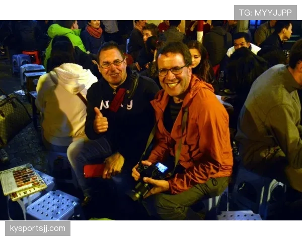 柳雅慧领奖台女王范儿，路边买奶茶那张图把我笑趴